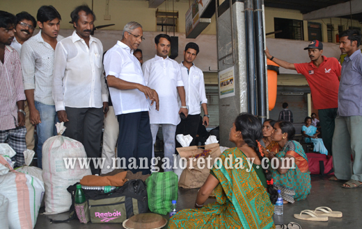 MLA JR Lobo distributes food to stranded passengers in Mangalore
